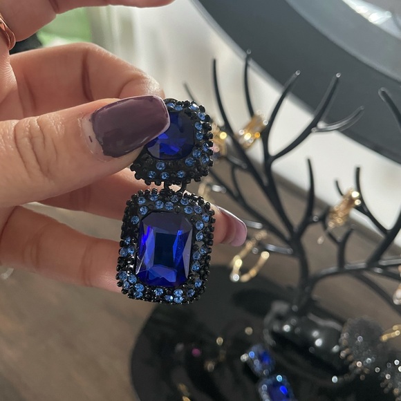 Beautiful Royal blue stud style earrings - Picture 2 of 2